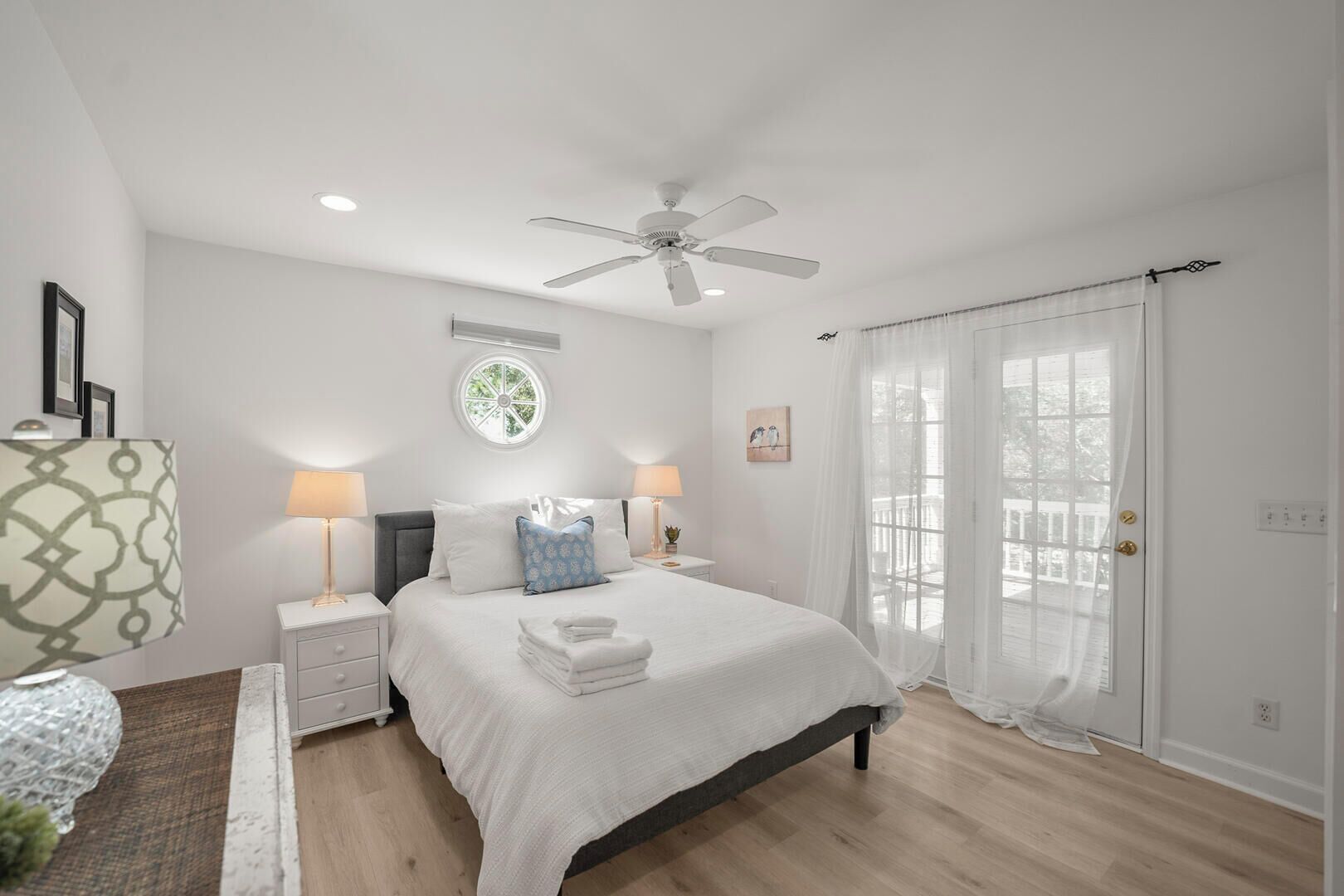 Huis, meerdere bedden, balkon, uitzicht op oceaan (723 Seahorse Rd) | 5 slaapkamers, individueel gedecoreerd, individueel gemeubileerd