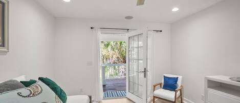 Maison, plusieurs lits, balcon, vue océan (723 Seahorse Rd) | Coin séjour