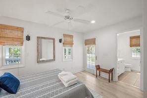 House, Multiple Beds, Balcony, Ocean View (723 Seahorse Rd)