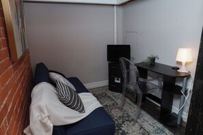 TV - Eclectic Industrial Loft in Detroit's Corktown + Free Parking (Detroit)