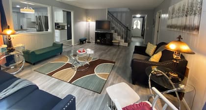 Delightful 7-bedroom house with AC in Overland Park