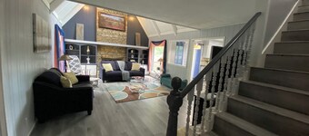 Delightful 7-bedroom house with AC in Overland Park