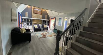 Delightful 7-bedroom house with AC in Overland Park