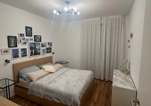 2 室のベッドルーム、アイロン / アイロン台、WiFi、ベッドシーツ