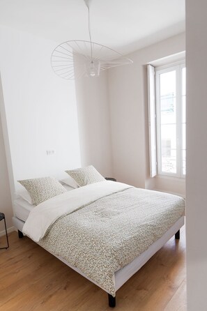 2 bedrooms, iron/ironing board, travel crib, free WiFi