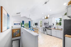 冰箱、微波炉、烤箱、炉灶