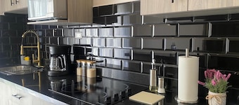 101 Charming 2-bedroom apartment in welcoming Palmerola with AC