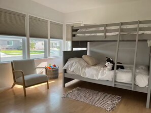 2 chambres, fer et planche à repasser, Wi-Fi, draps fournis