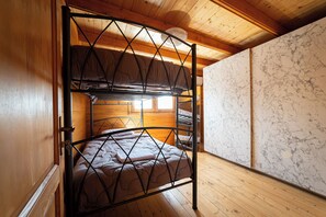 4 bedrooms, WiFi, bed sheets