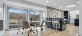 Spacious 5-bedroom house in charming Monroe with AC