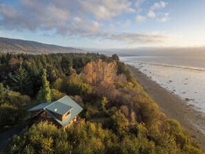 Beach - Stunning Oceanfront Log Home w/Glacier & Spit View (Homer)