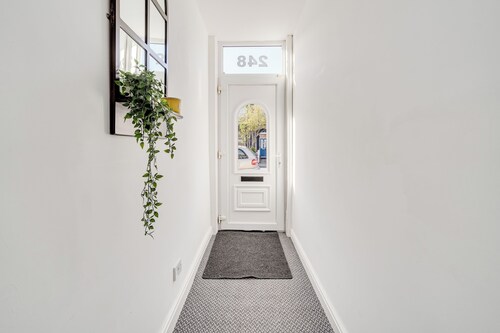 The Old Bike Shop - Flat 1
Cozy and convenient ground floor apartment!