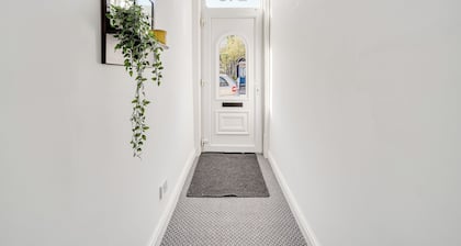 The Old Bike Shop - Flat 1
Cozy and convenient ground floor apartment!