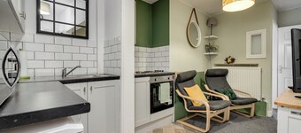 The Old Bike Shop - Flat 1
Cozy and convenient ground floor apartment!