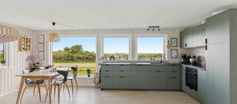 Renovated holiday home, sea view, 50m to beach