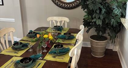 2-bedroom condo in charming Williamsburg with AC, fitness room