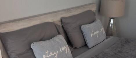 3 bedrooms, iron/ironing board, internet, bed sheets