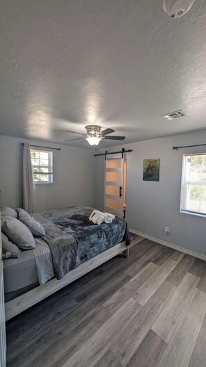 3 bedrooms, iron/ironing board, Internet, bed sheets