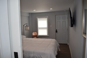 1 bedroom, free WiFi, bed sheets - Tannersville Village on SawMill Creek Room #5 - 1 Queen (Tannersville)
