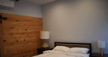 Tannersville Village on SawMill Creek Room #8- 2 Queen Bd