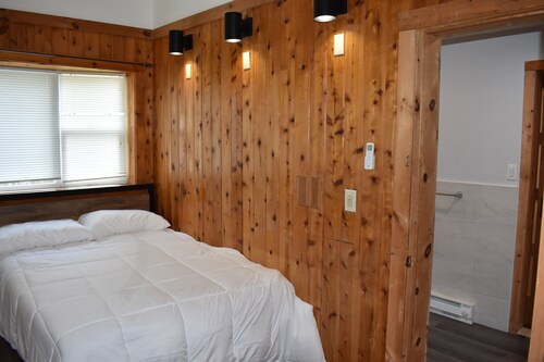 Tannersville Village on SawMill Creek Room #8- 2 Queen Bd