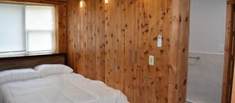 Tannersville Village on SawMill Creek Room #8- 2 Queen Bd