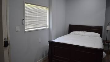 1 bedroom, free WiFi, bed sheets