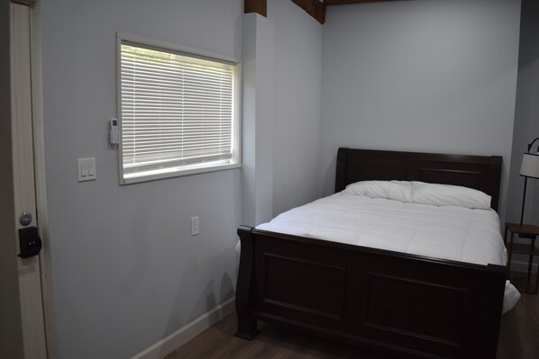 1 bedroom, free WiFi, bed sheets - Tannersville Villageon SawMill Creek Room #9- 1 Queen (Tannersville)