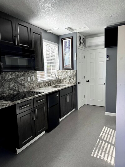 Micro Studio With Outdoor Space Near Nike & Intel