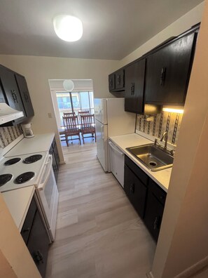 Mikroaaltouuni, uuni, liesi, astianpesukone