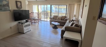 3-bedroom condo in lovely North Ocean City roomy for 2 families with children