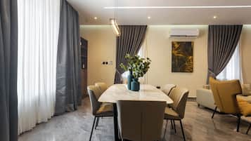 Villa de lujo, 4 habitaciones | Servicio a la habitación