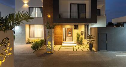 Gloria's Court-BlueWaters