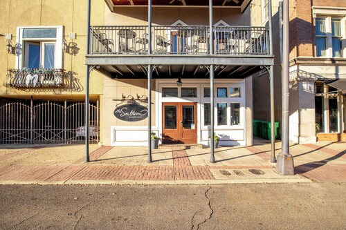 Charming studio apartment in Downtown Columbus, MS