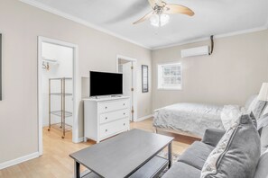 1 chambre, fer et planche Ă repasser, Wi-Fi gratuit, draps fournis