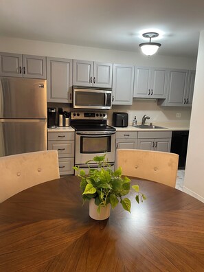 Mikrowelle, Ofen, Herdplatte, Geschirrspüler