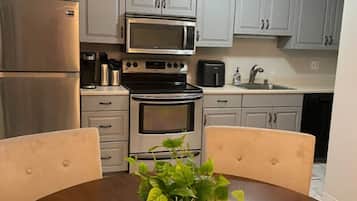 Micro-ondas, fogão, cooktop, lava-louças