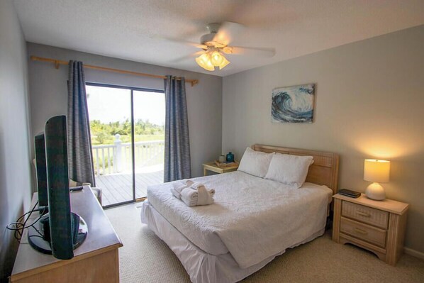 House, Multiple Beds, Patio, Ocean View (727 Seahorse Rd)