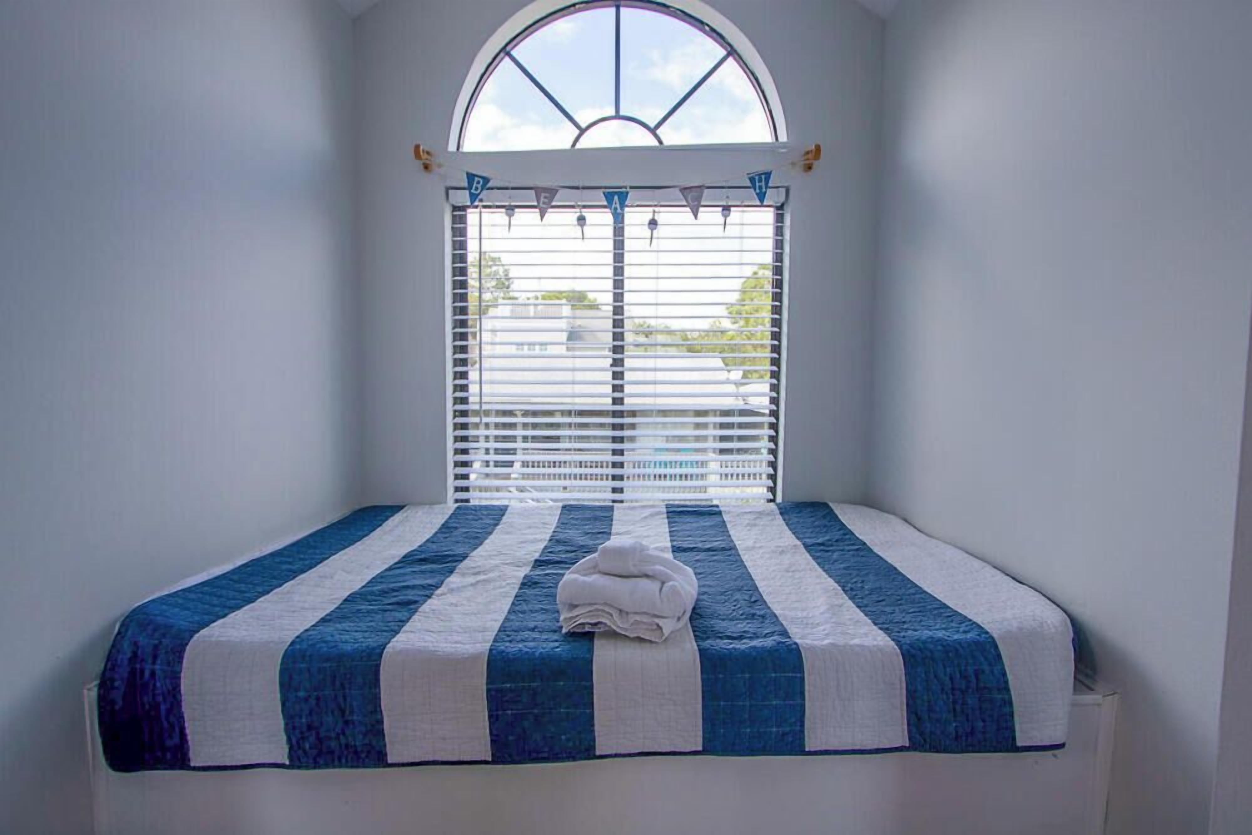 하우스, 침대(여러 개), 파티오, 바다 전망 (727 Seahorse Rd) | 5 개의 침실, 각각 다른 스타일의 인테리어, 각각 다르게 가구 비치, 침대 시트