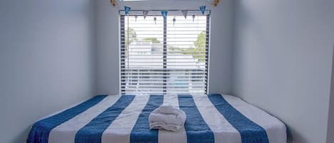 House, Multiple Beds, Patio, Ocean View (727 Seahorse Rd) | 5 bedrooms, individually decorated, individually furnished, bed sheets