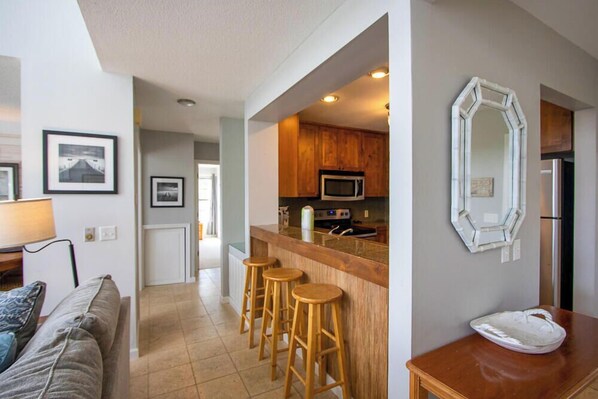 House, Multiple Beds, Patio, Ocean View (727 Seahorse Rd) | Interior