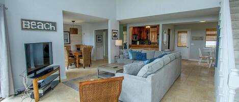 House, Multiple Beds, Patio, Ocean View (727 Seahorse Rd) | Living area