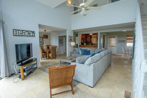 Living area - Spectacular Open Floor Plan With Elegance 5-bed, 4-bath Haven on Fripp Island (Fripp Island)