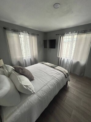 3 Schlafzimmer, Bügeleisen/Bügelbrett, WLAN, Bettwäsche