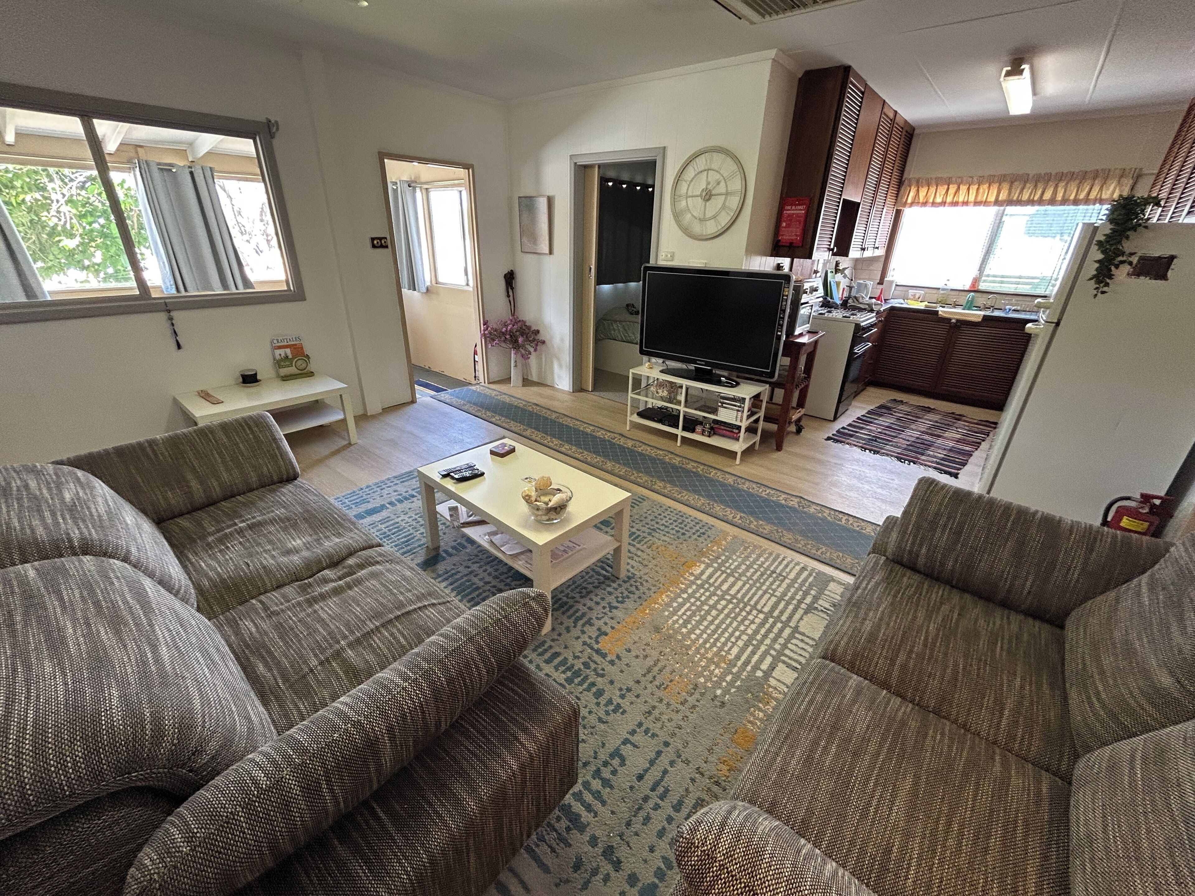 Televisión, reproductor de DVD y videoteca 