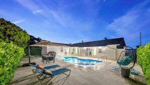 A heated pool - Modern Villa w/ Heated Pool & Spa (Pembroke Pines)