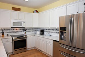 House, Multiple Beds, Balcony (79 Ocean Creek) | Private kitchen | Fridge, microwave, oven, stovetop