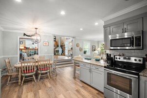 Casa, varias camas, patio, vistas al jardín (835 Bonito) | Cocina privada | Frigorífico, microondas, horno y placa de cocina