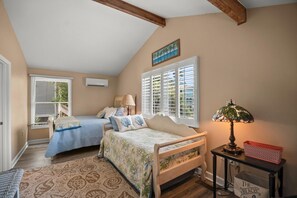 House, Multiple Beds, Patio, Garden View (835 Bonito) | 4 bedrooms, individually decorated, individually furnished, bed sheets