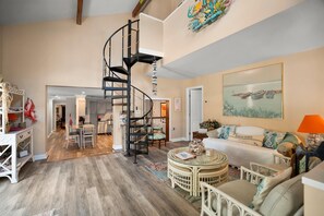 Casa, varias camas, patio, vista al jardín (835 Bonito) | Interior